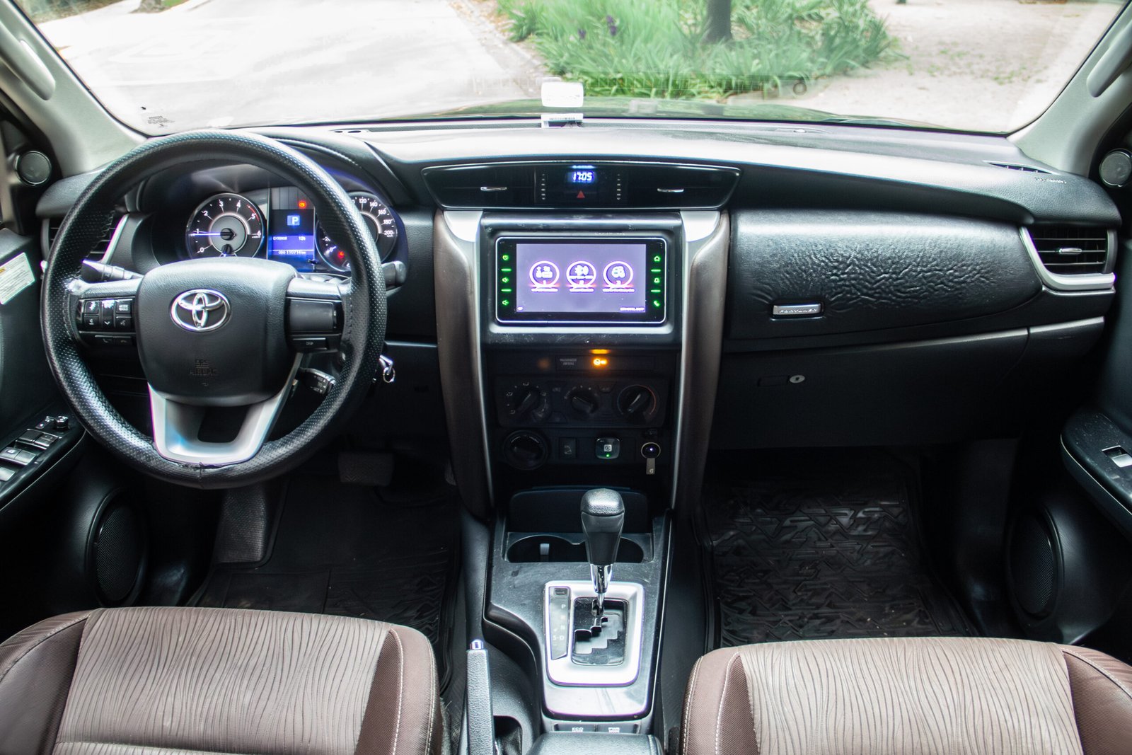 Toyota Fortuner Sr5 — foto 16 de 19