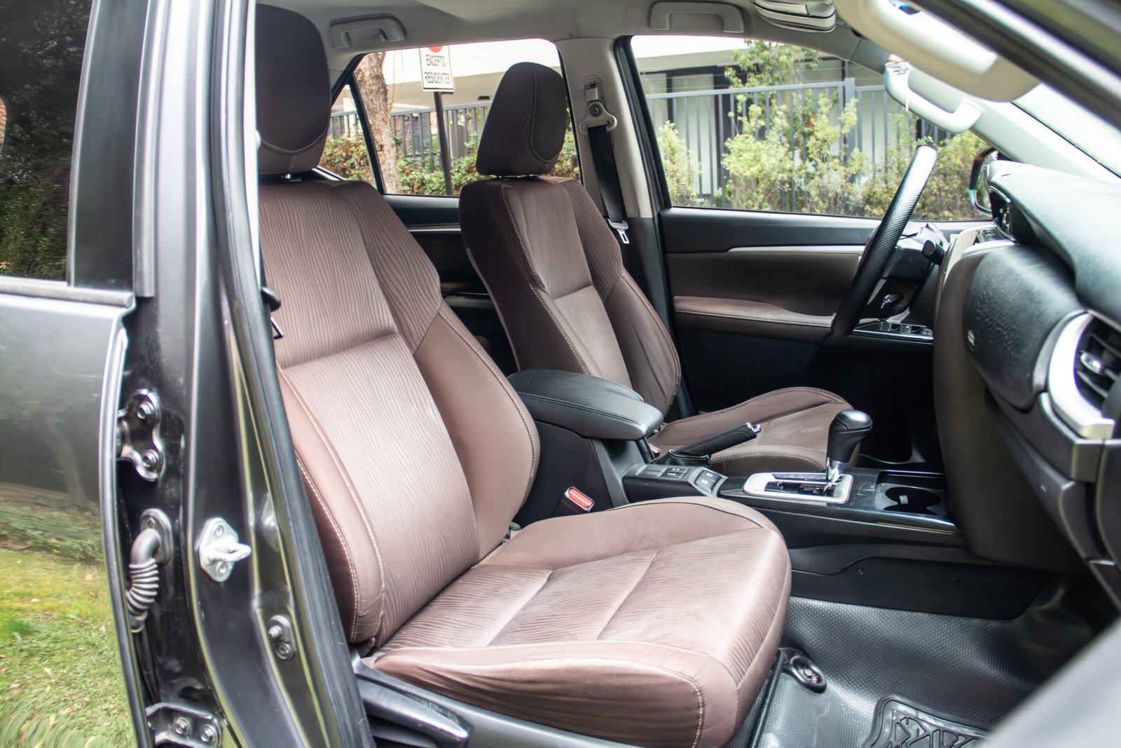 Toyota Fortuner Sr5 — foto 15 de 19