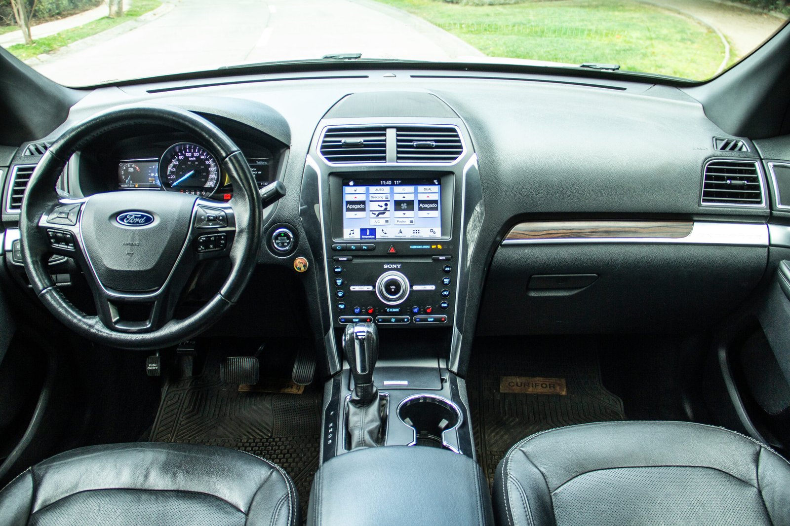 Ford Explorer — foto 17 de 20