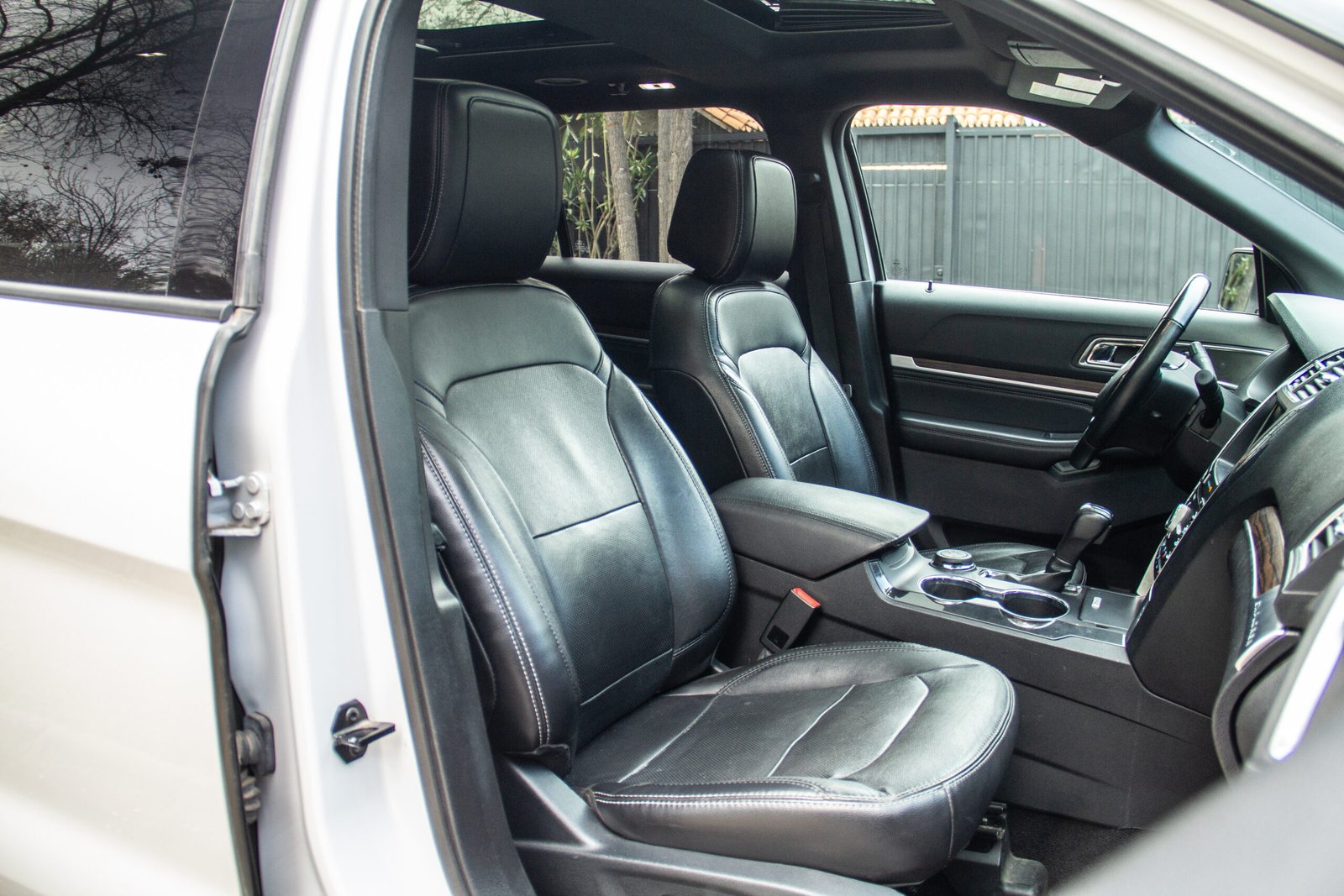 Ford Explorer — foto 15 de 20