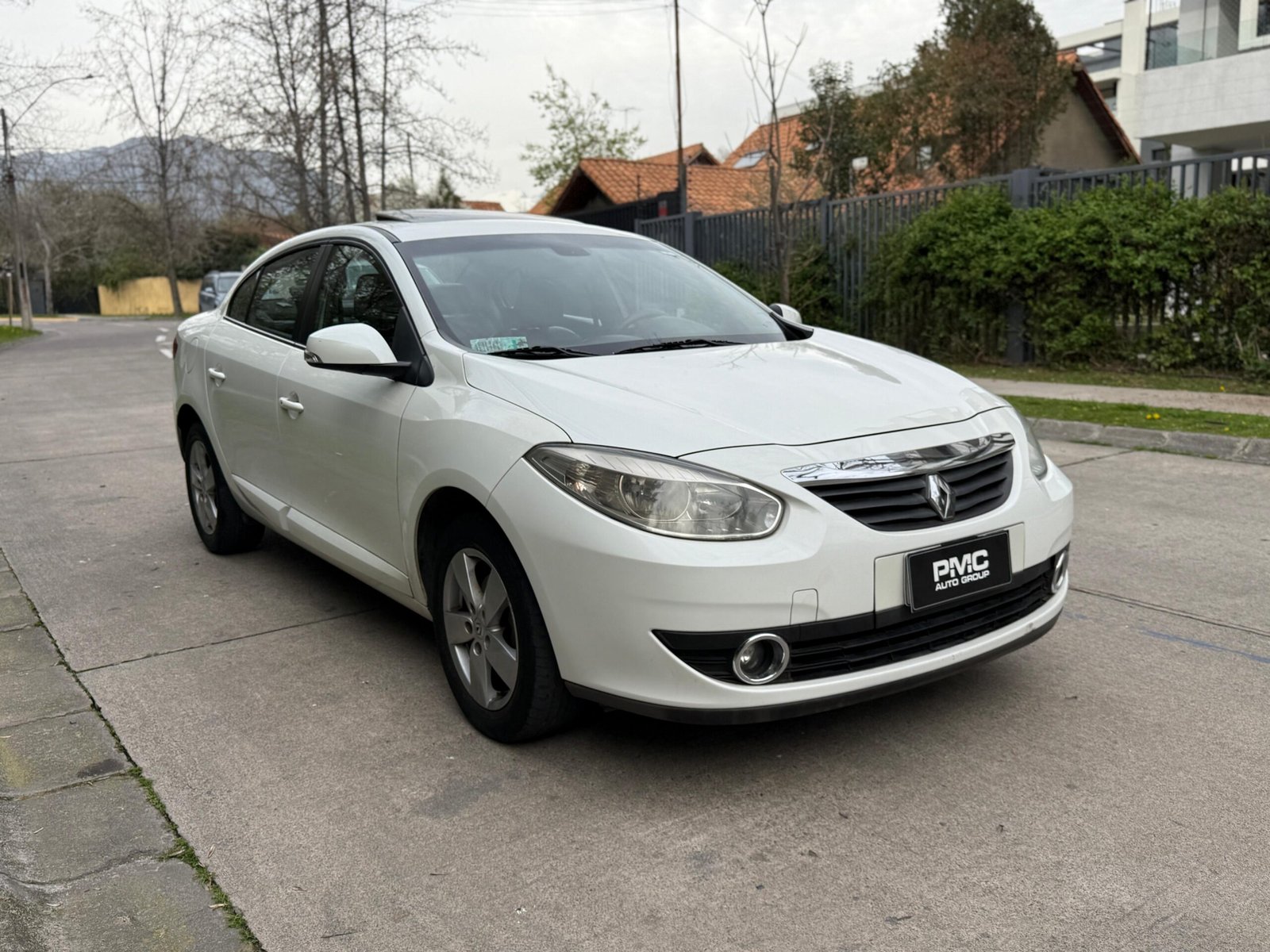 Renault Fluence Privilege — foto 3 de 20