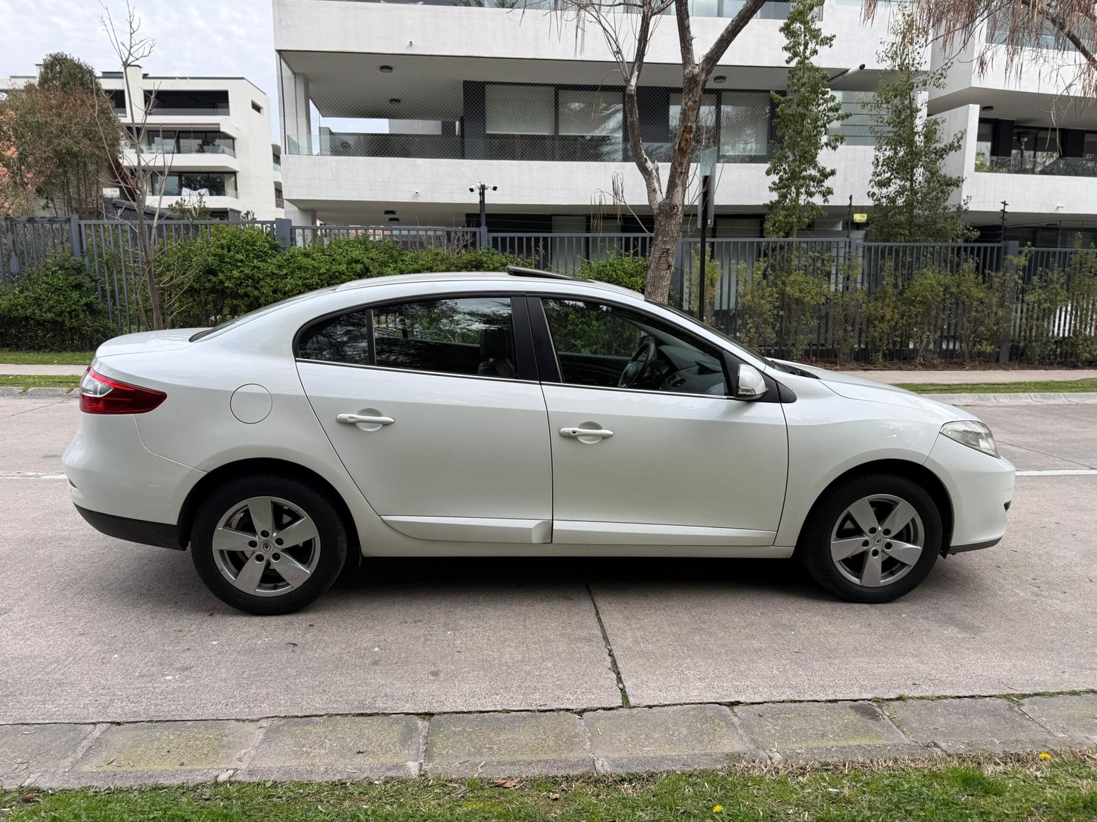 Renault Fluence Privilege — foto 4 de 20