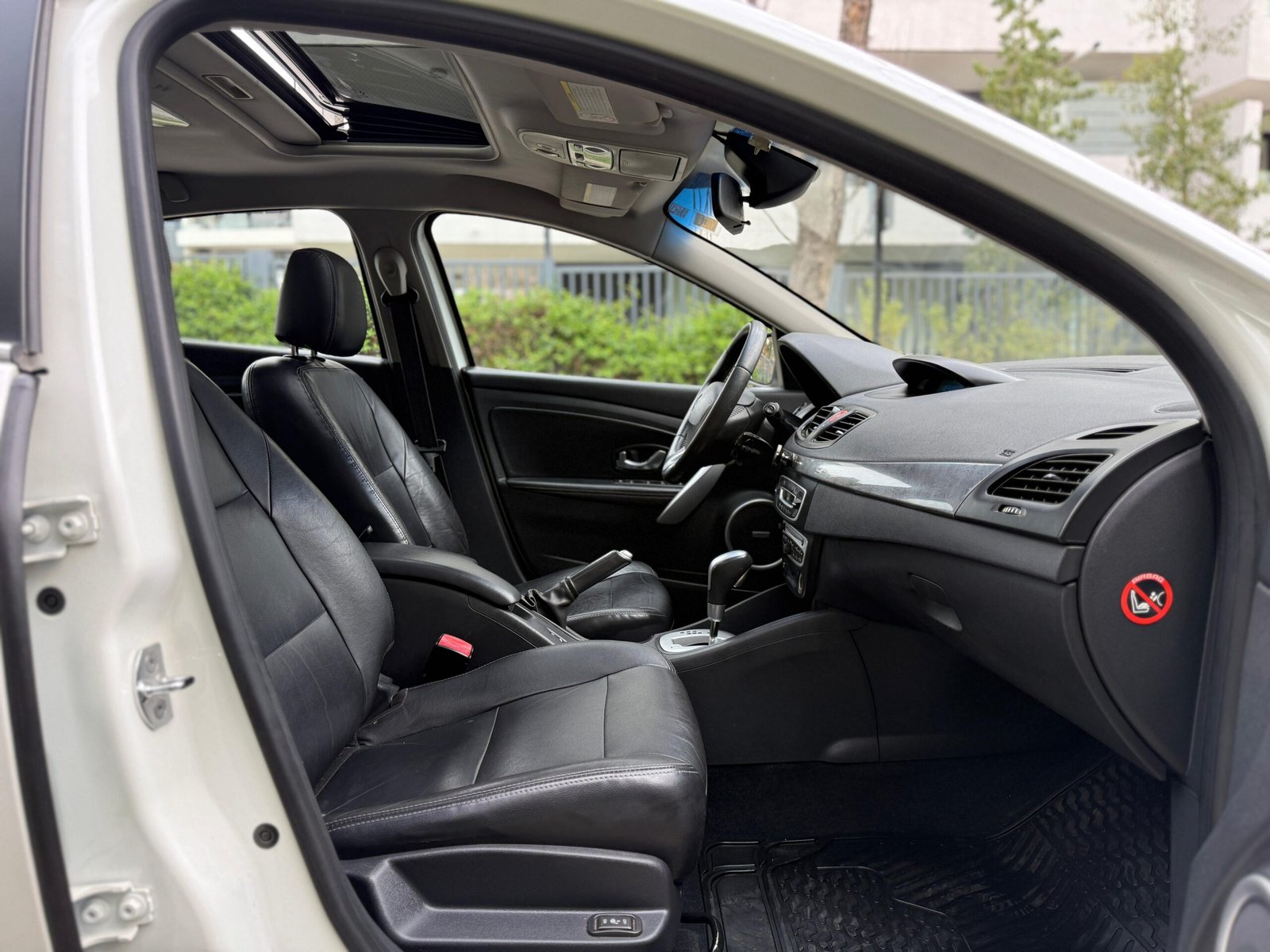 Renault Fluence Privilege — foto 17 de 20