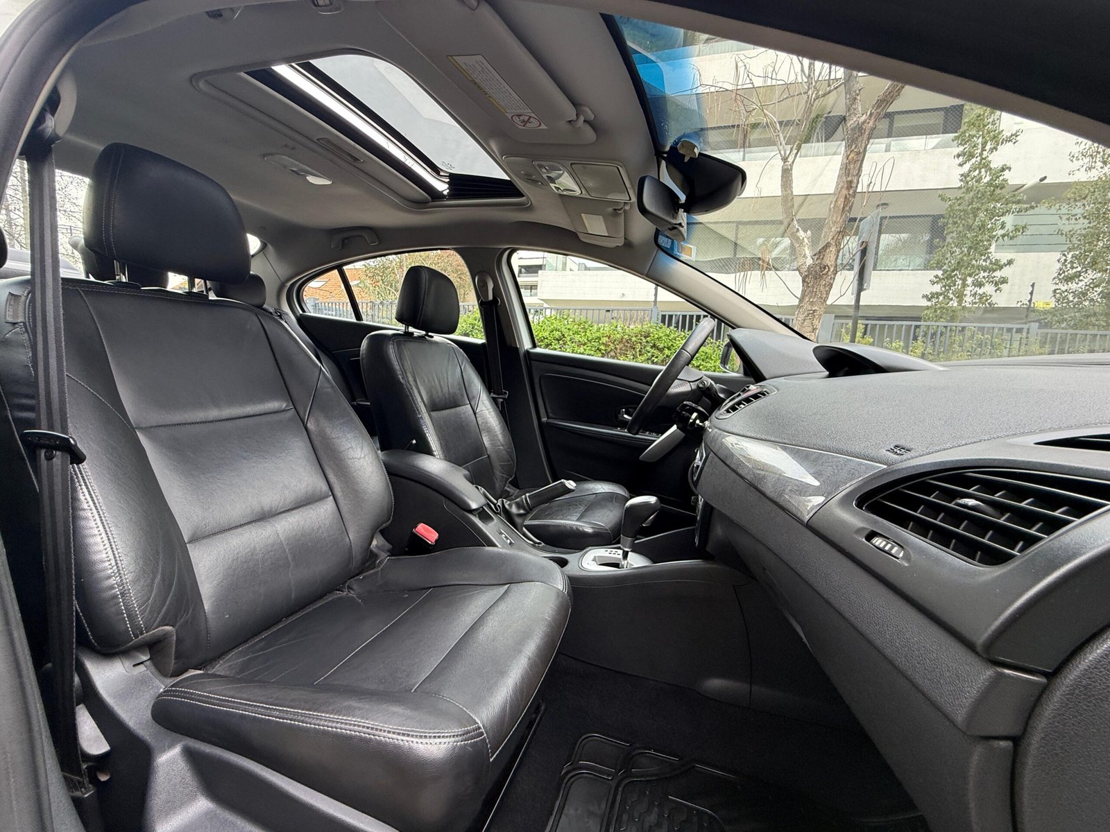 Renault Fluence Privilege — foto 18 de 20