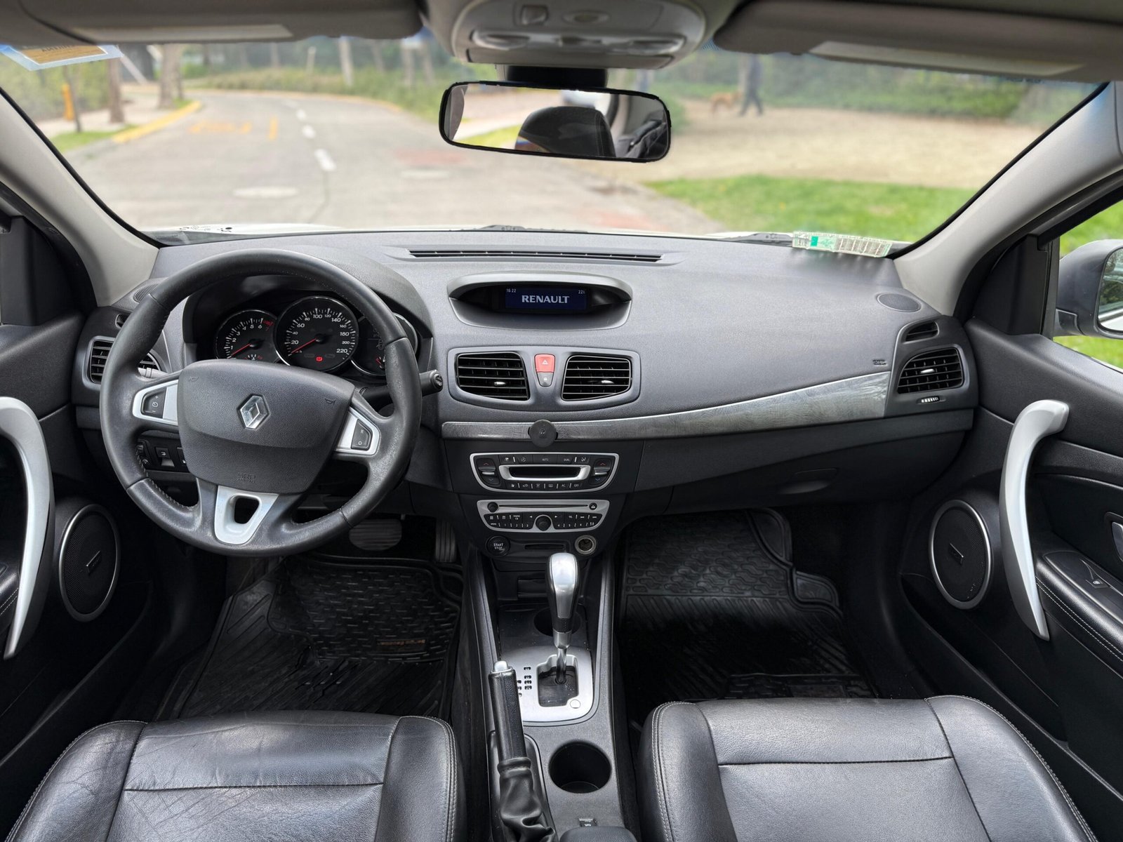 Renault Fluence Privilege — foto 16 de 20