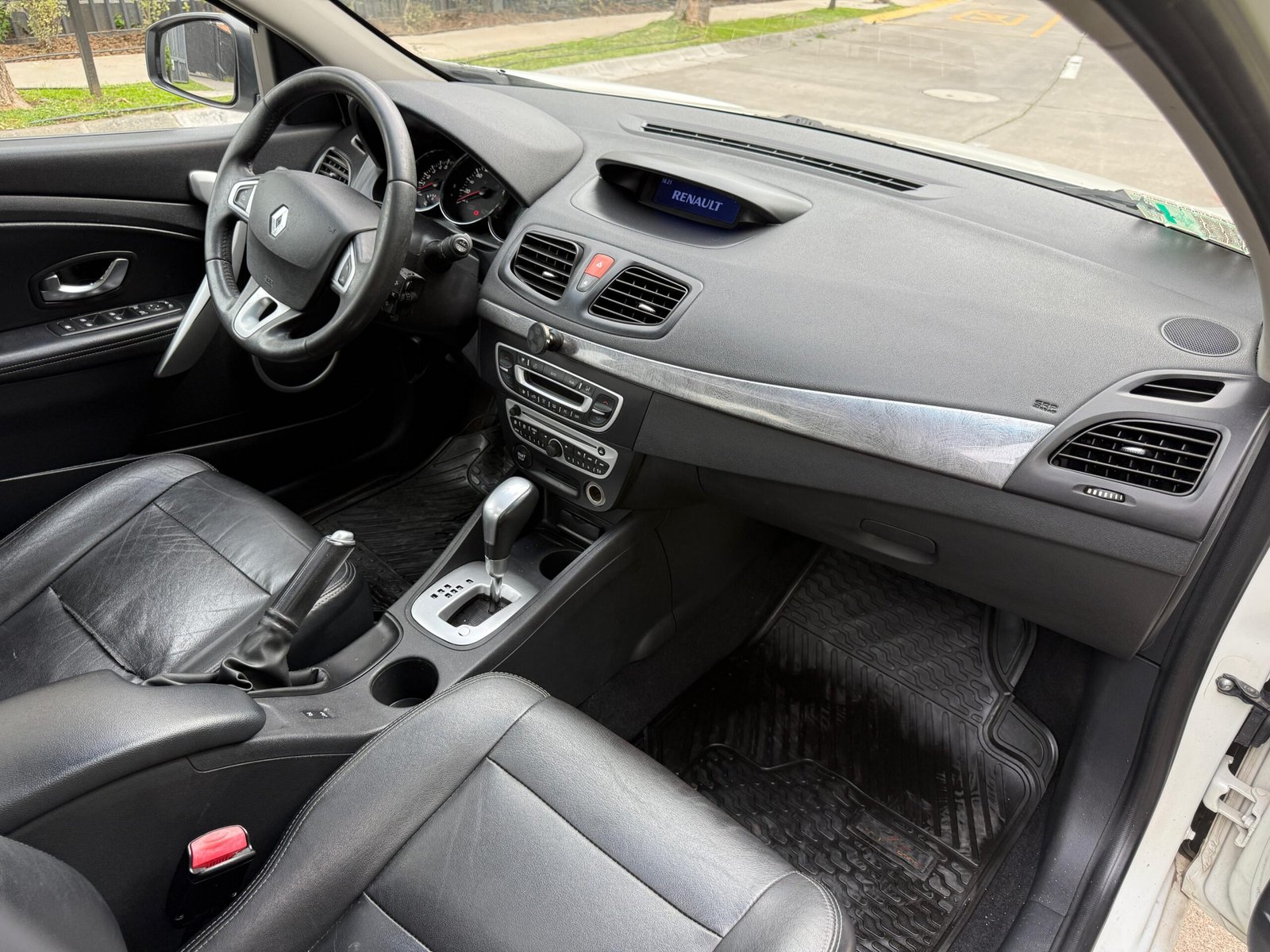 Renault Fluence Privilege — foto 19 de 20
