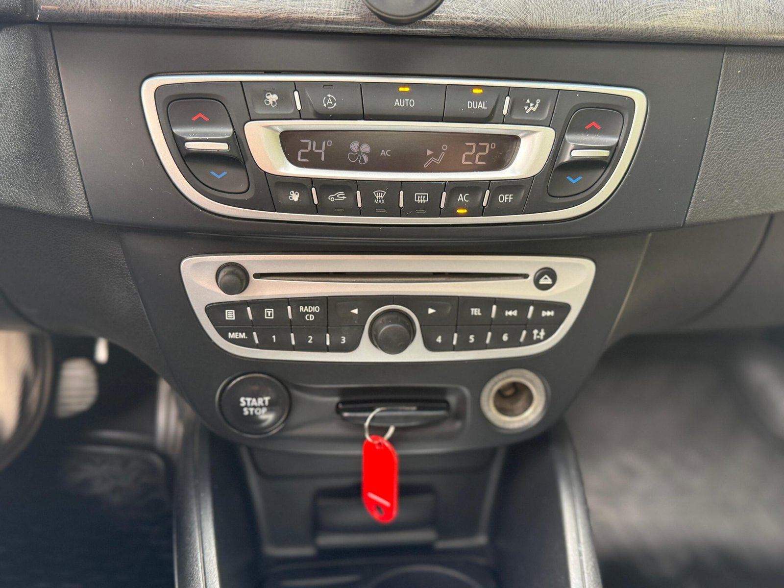 Renault Fluence Privilege — foto 13 de 20