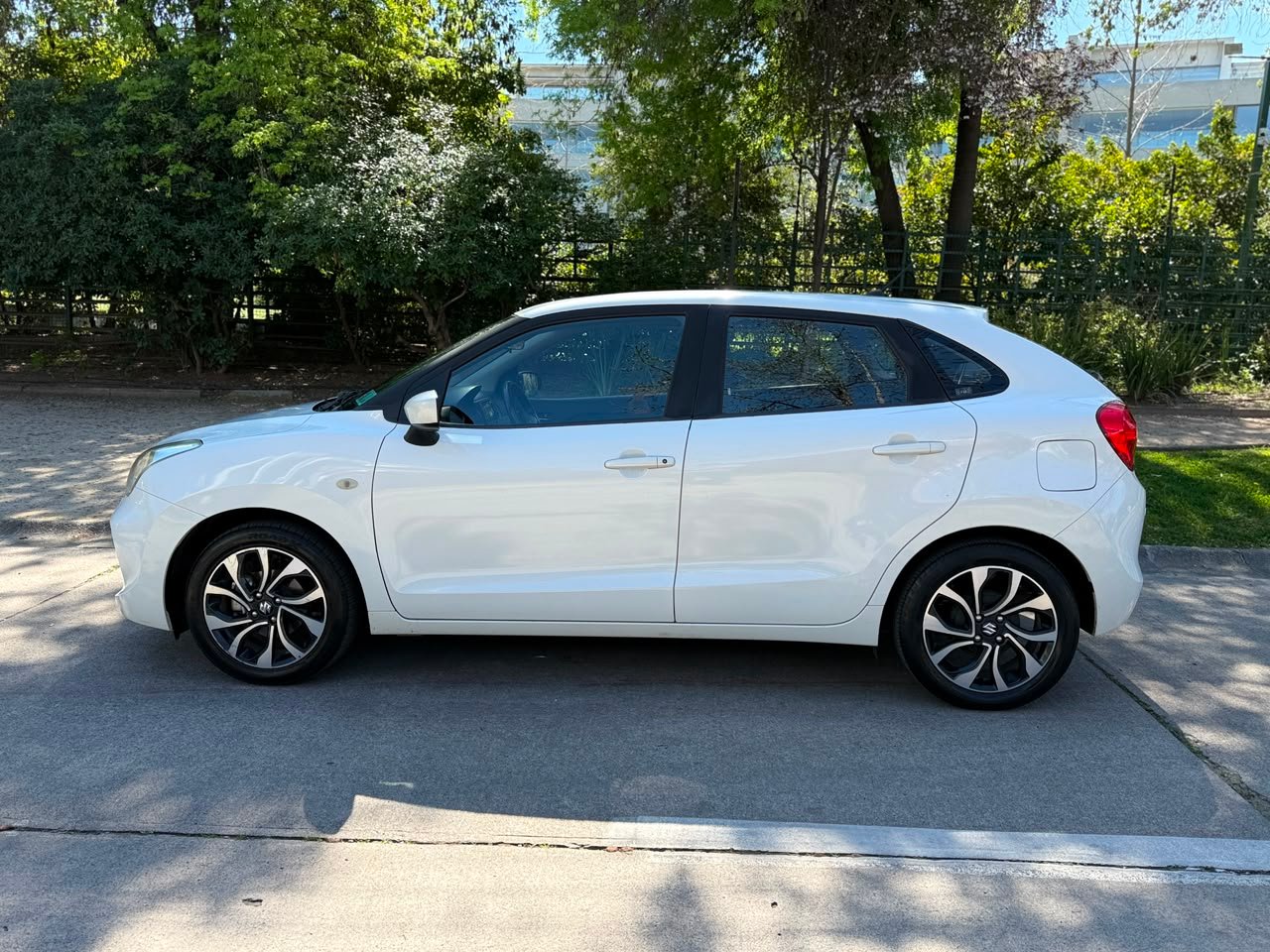 Suzuki Baleno — foto 5 de 19