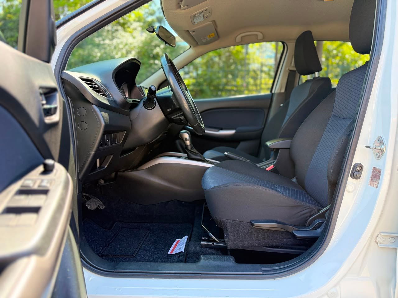 Suzuki Baleno — foto 10 de 19