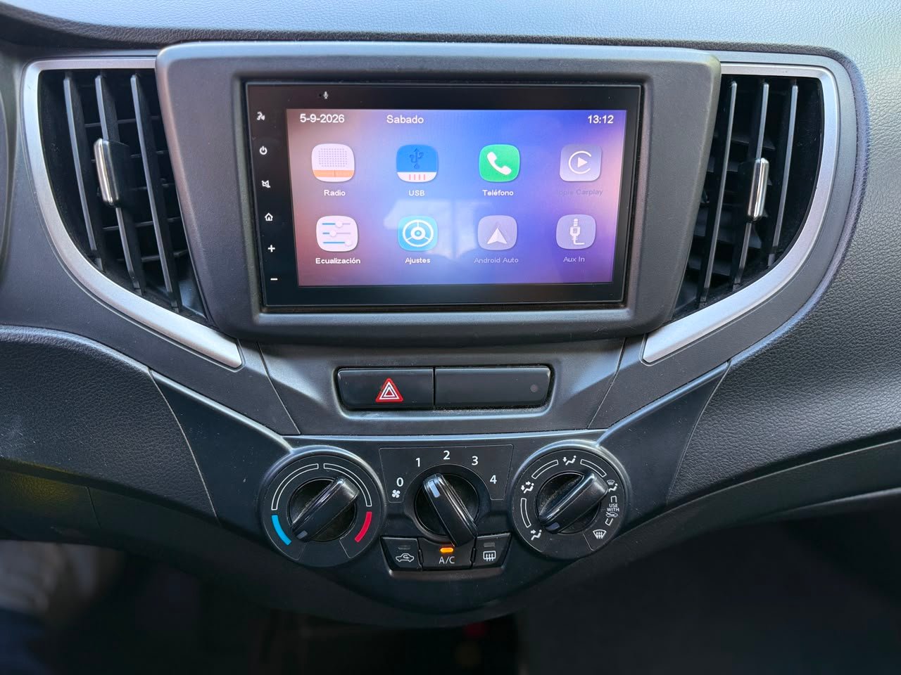 Suzuki Baleno — foto 14 de 19