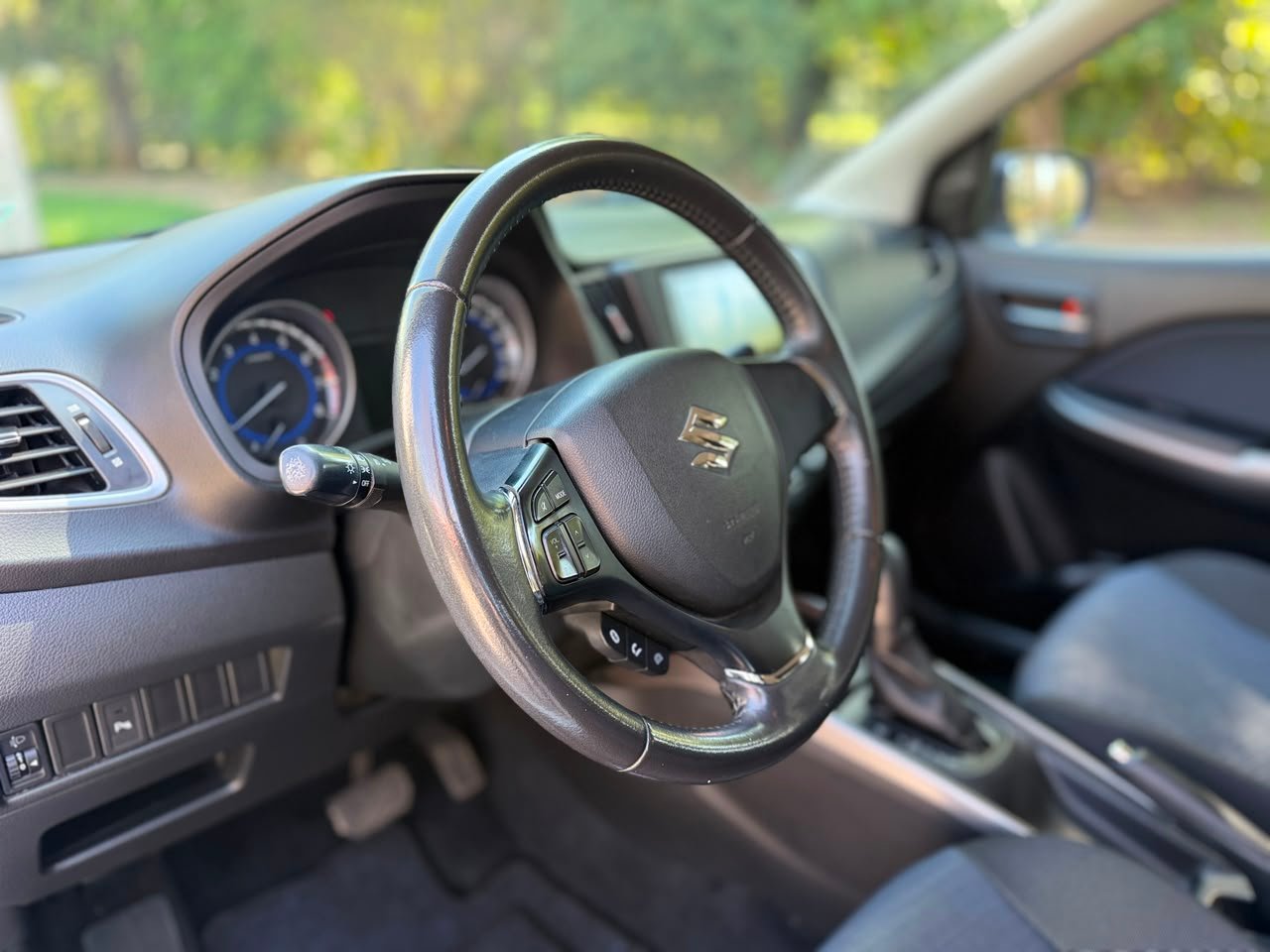 Suzuki Baleno — foto 12 de 19