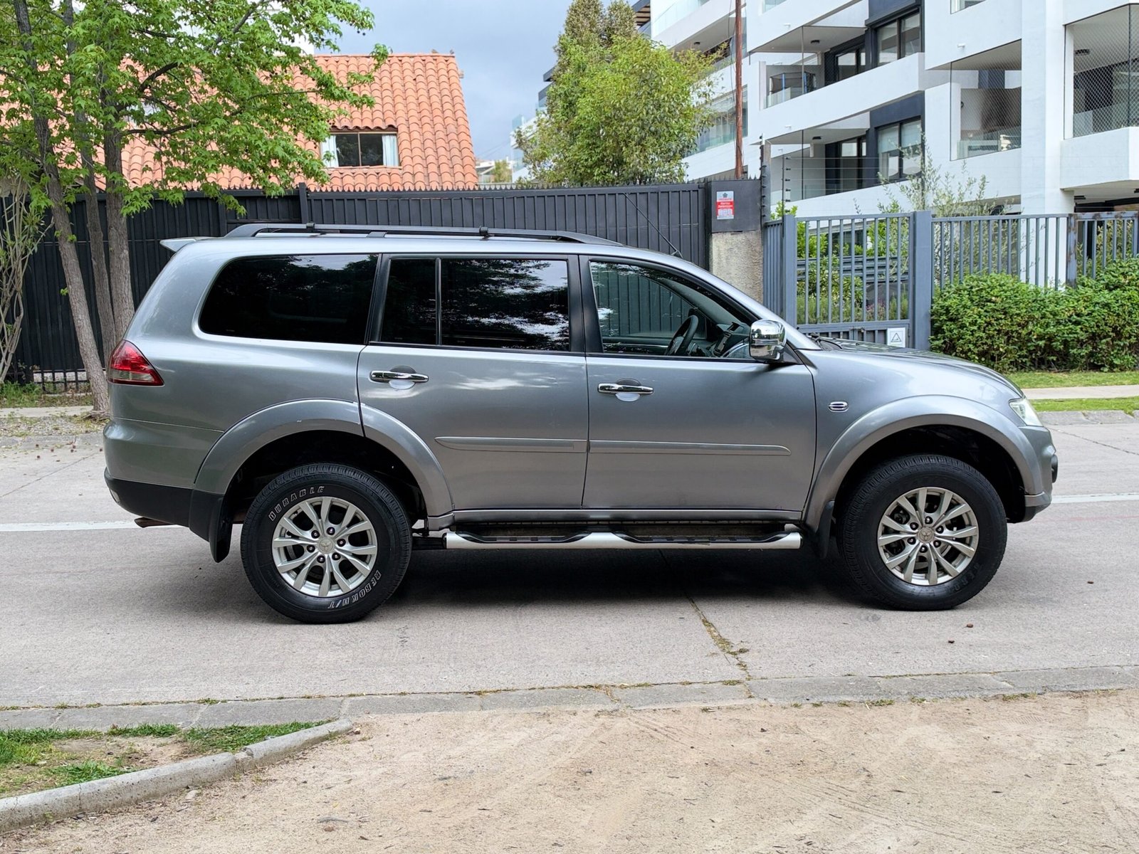 Mitsubishi Montero Sport Limited 2.5 Turbo Diésel At4×4 — foto 4 de 21